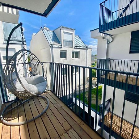 Modern Apartment With Balcony & Free Parking - Nearby Metro เวียนนา ภายนอก รูปภาพ