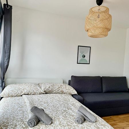 Modern Apartment With Balcony & Free Parking - Nearby Metro เวียนนา ภายนอก รูปภาพ
