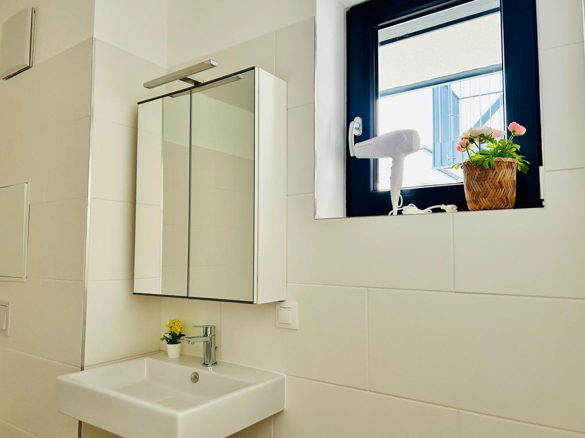 Modern Apartment With Balcony & Free Parking - Nearby Metro เวียนนา ภายนอก รูปภาพ