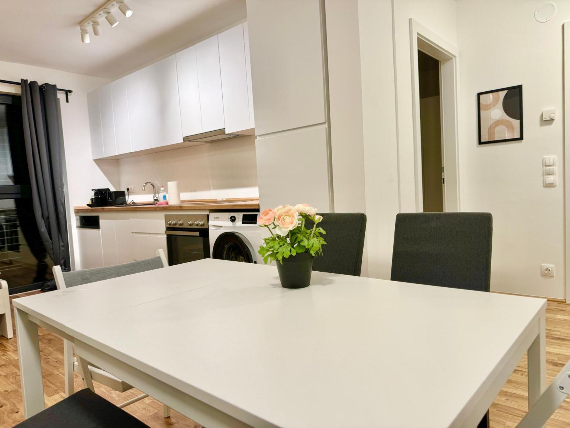 Modern Apartment With Balcony & Free Parking - Nearby Metro เวียนนา ภายนอก รูปภาพ