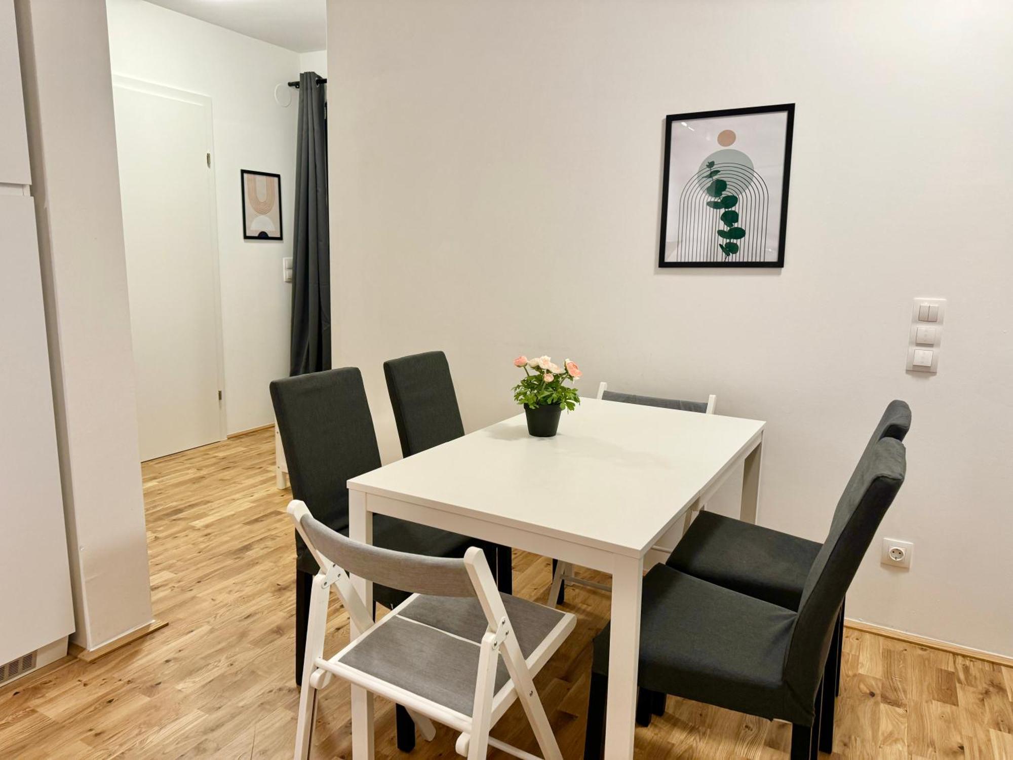 Modern Apartment With Balcony & Free Parking - Nearby Metro เวียนนา ภายนอก รูปภาพ
