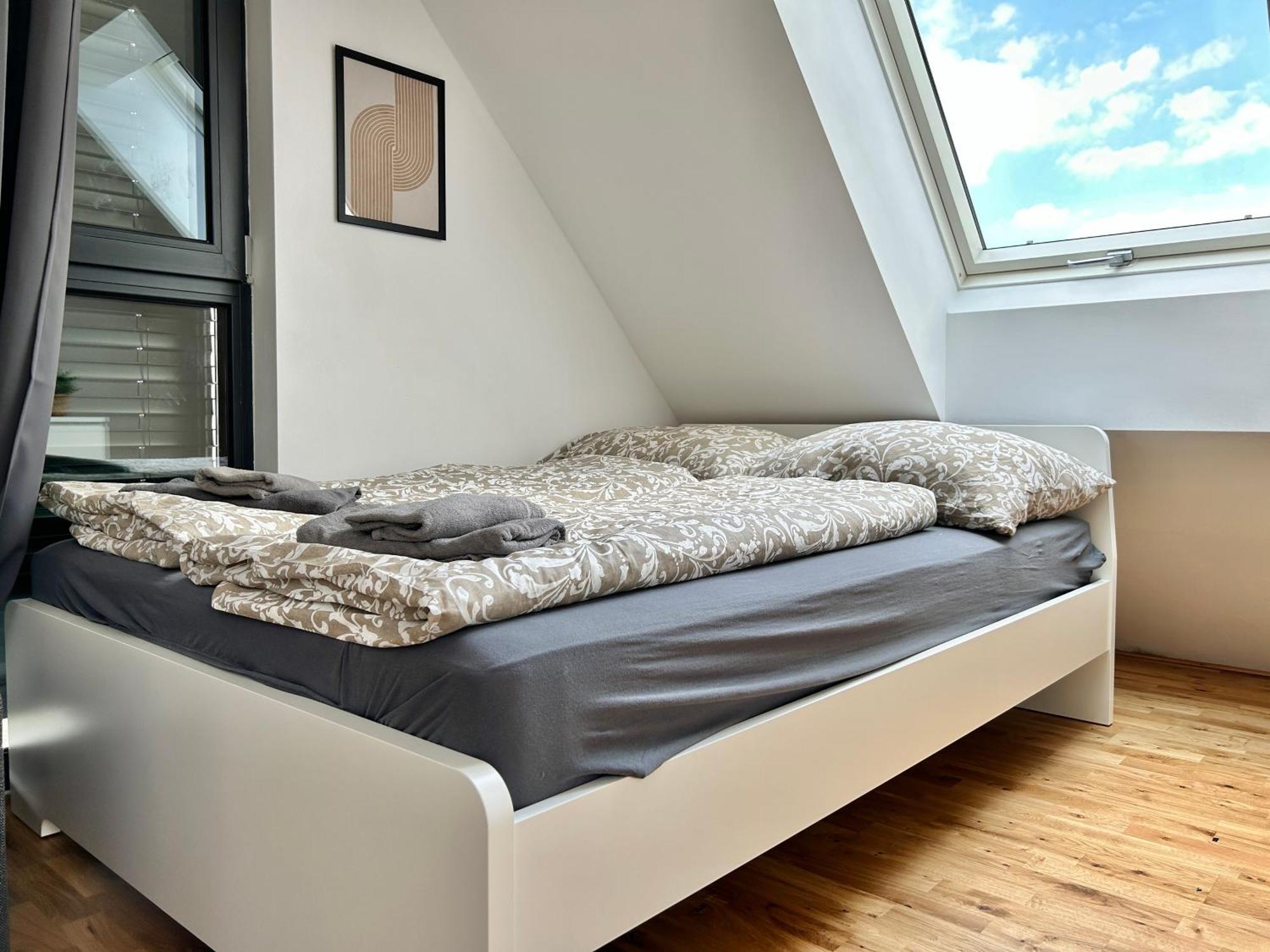 Modern Apartment With Balcony & Free Parking - Nearby Metro เวียนนา ภายนอก รูปภาพ