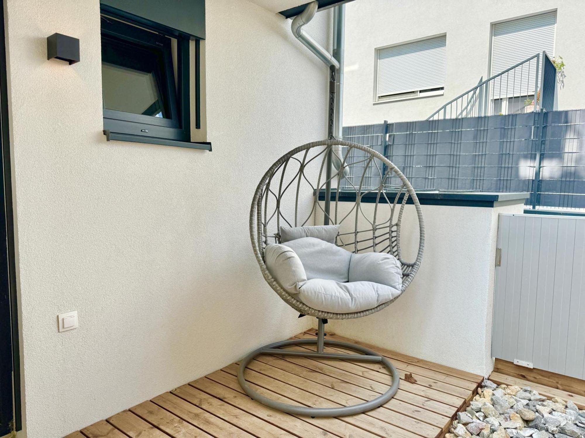 Modern Apartment With Balcony & Free Parking - Nearby Metro เวียนนา ภายนอก รูปภาพ