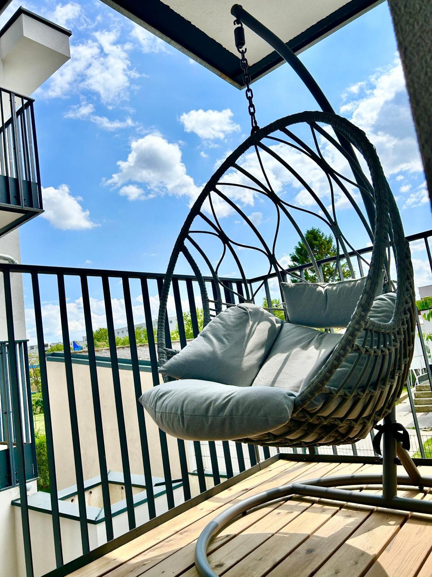Modern Apartment With Balcony & Free Parking - Nearby Metro เวียนนา ภายนอก รูปภาพ